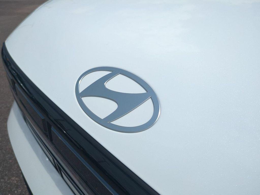 New 2027 White Hyundai Limited FWD image 13