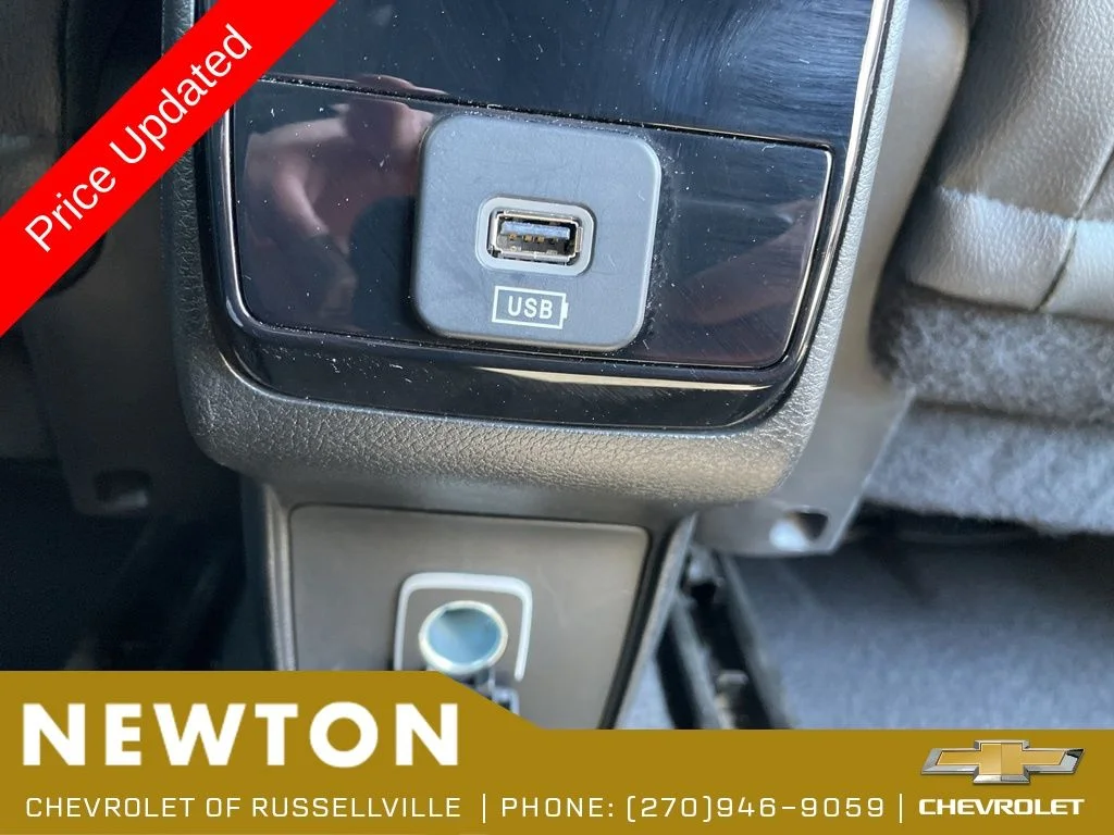 Used 2025 Bright White Clearcoat Jeep Latitude image 36