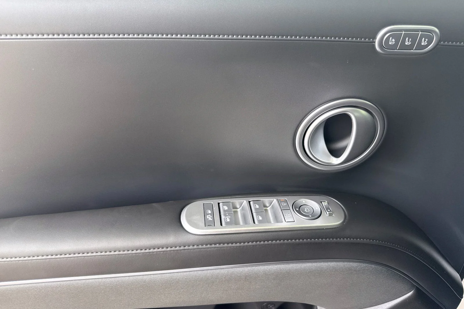 Used 2026 White Hyundai Calligraphy image 10