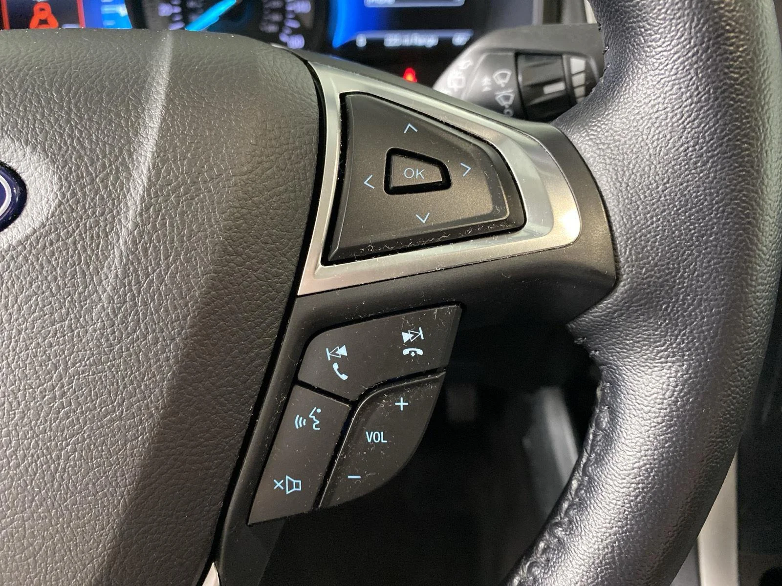 Used 2023 Forged Green Metallic Ford SEL image 30
