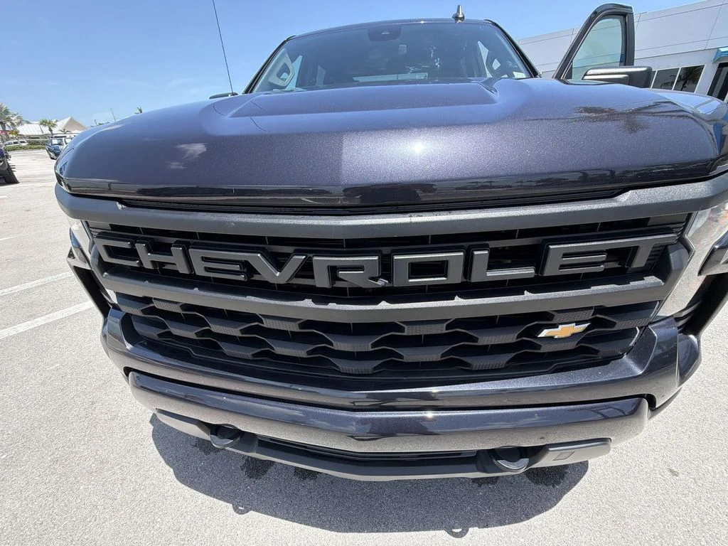 Used 2023 Gray Chevrolet Custom image 38