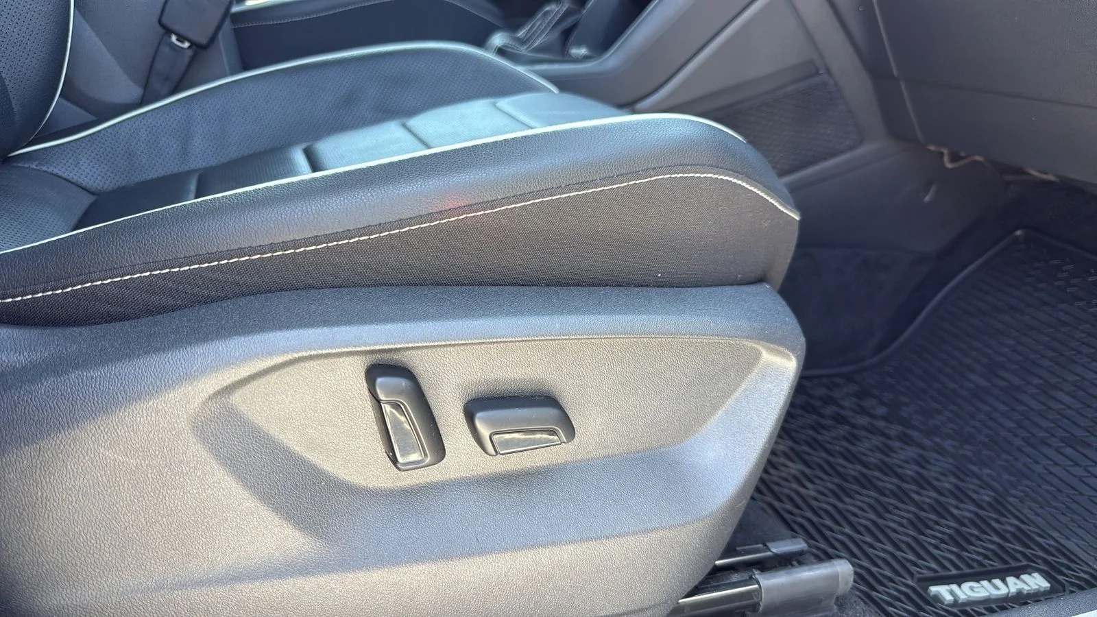Used 2024  Volkswagen 2.0T SEL R-Line image 24