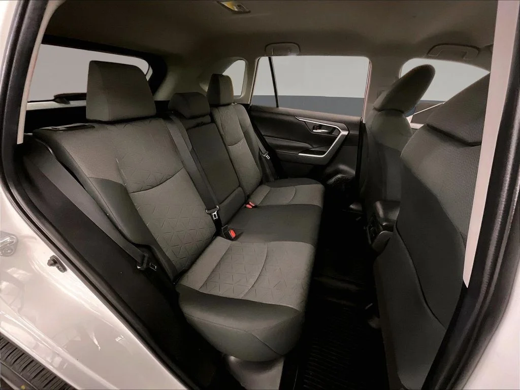 Used 2020 White Toyota XLE image 31