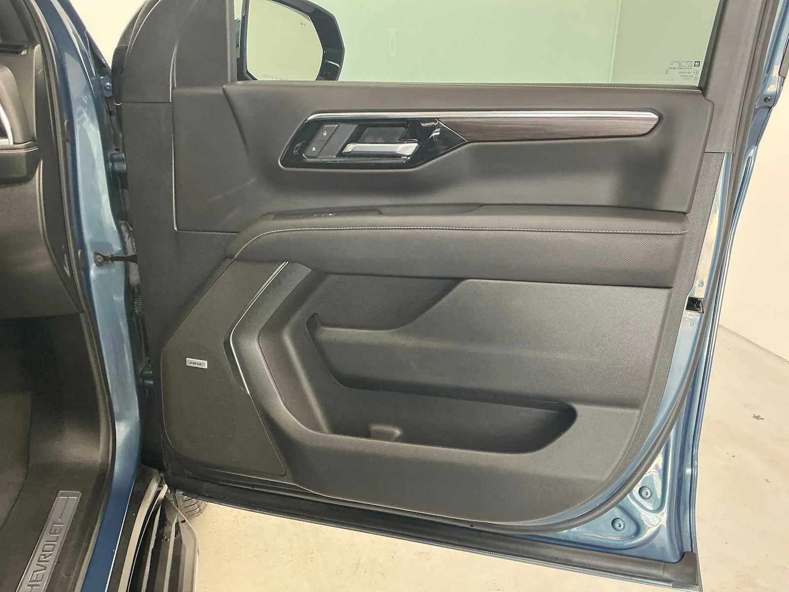 Used 2025 Lakeshore Blue Metallic Chevrolet Premier image 21