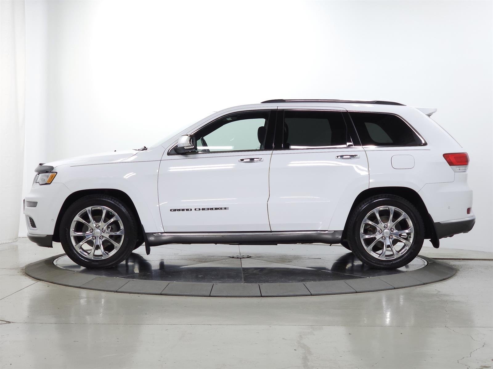 Used 2019 White Jeep Summit image 4