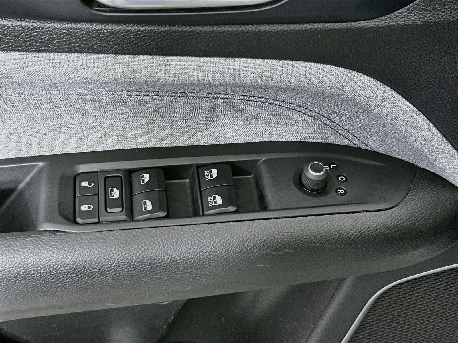 Used 2024 Bright White Clearcoat Jeep Latitude image 18