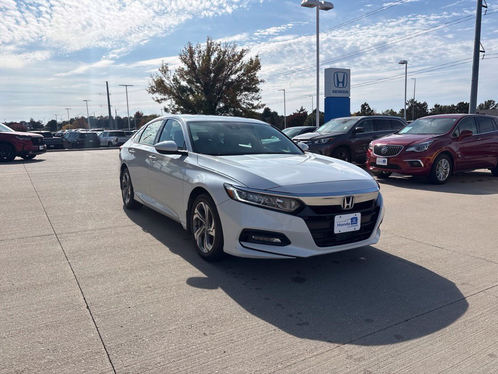 Used 2018 White Honda EX image 3
