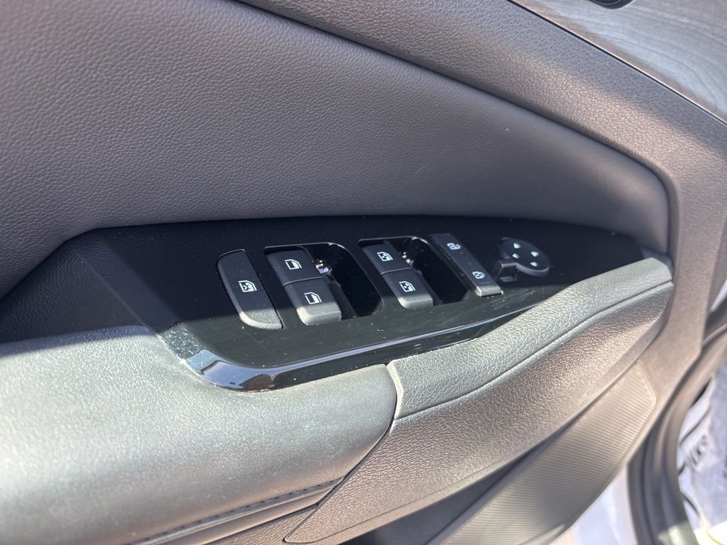 Used 2023 White Kia X-Line image 15