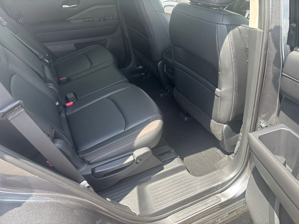 Used 2025 Gun Metallic Nissan SL image 9
