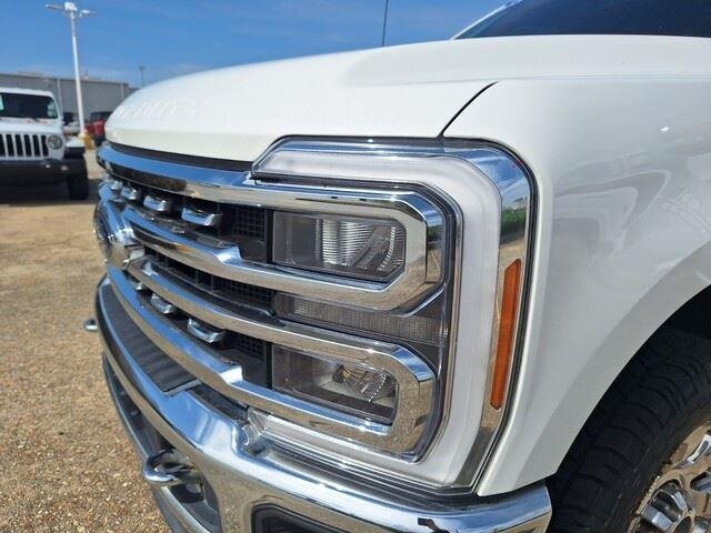Used 2023 Star White Metallic Tri-Coat Ford LARIAT image 10