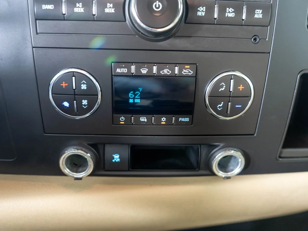 Used 2009 White Chevrolet Work Truck image 19