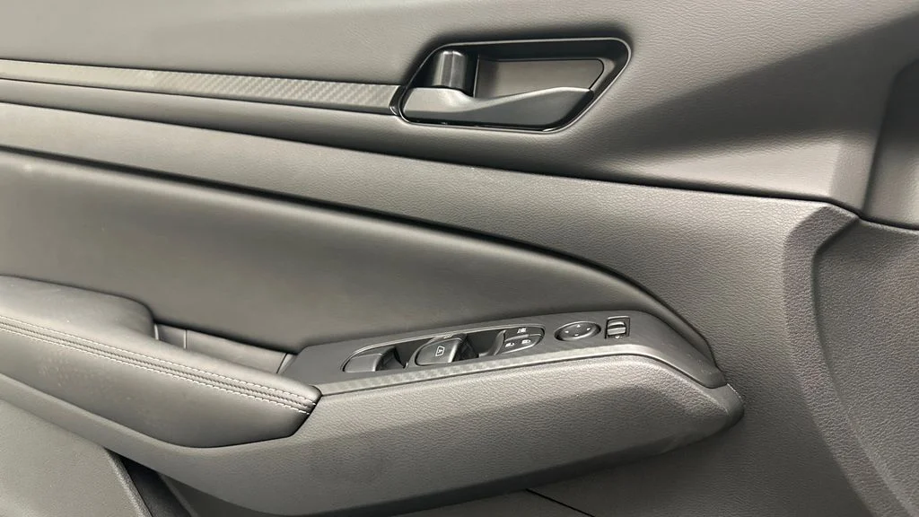 New 2026 White Nissan 2.5 SV image 17