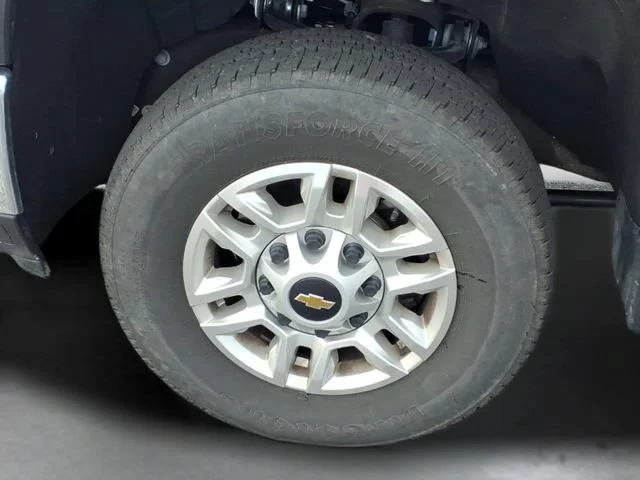 Used 2025 Summit White Chevrolet LT image 18