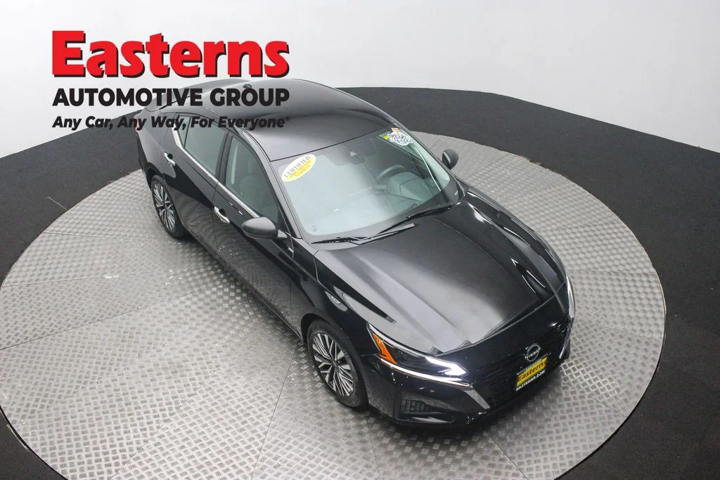 Used 2024 Black Nissan 2.5 SV image 3