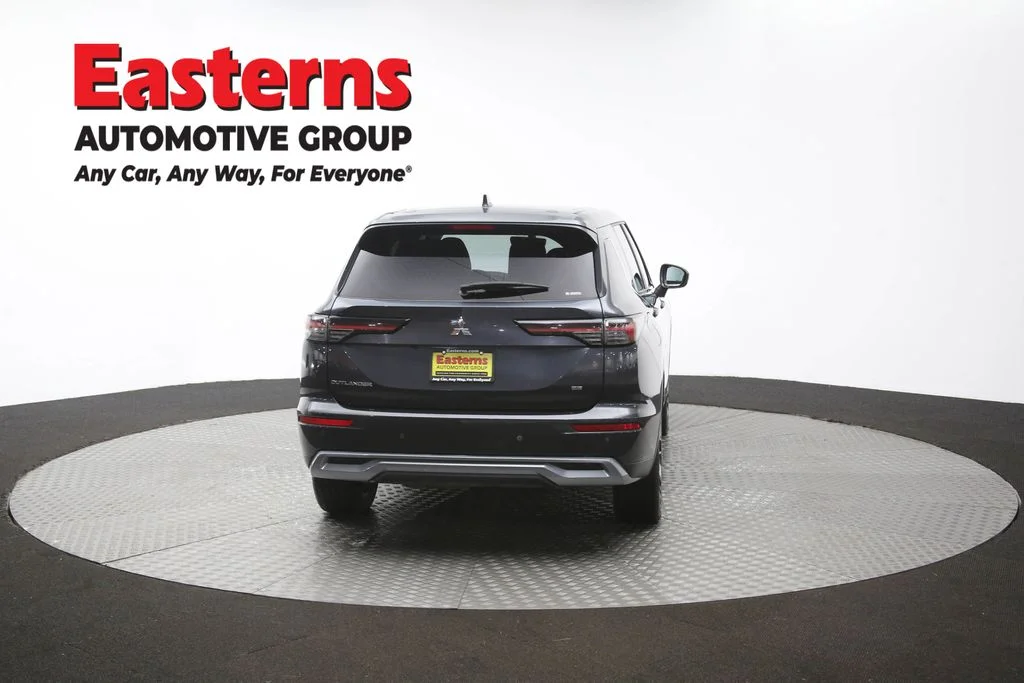 Used 2025 Gray Mitsubishi SE image 33