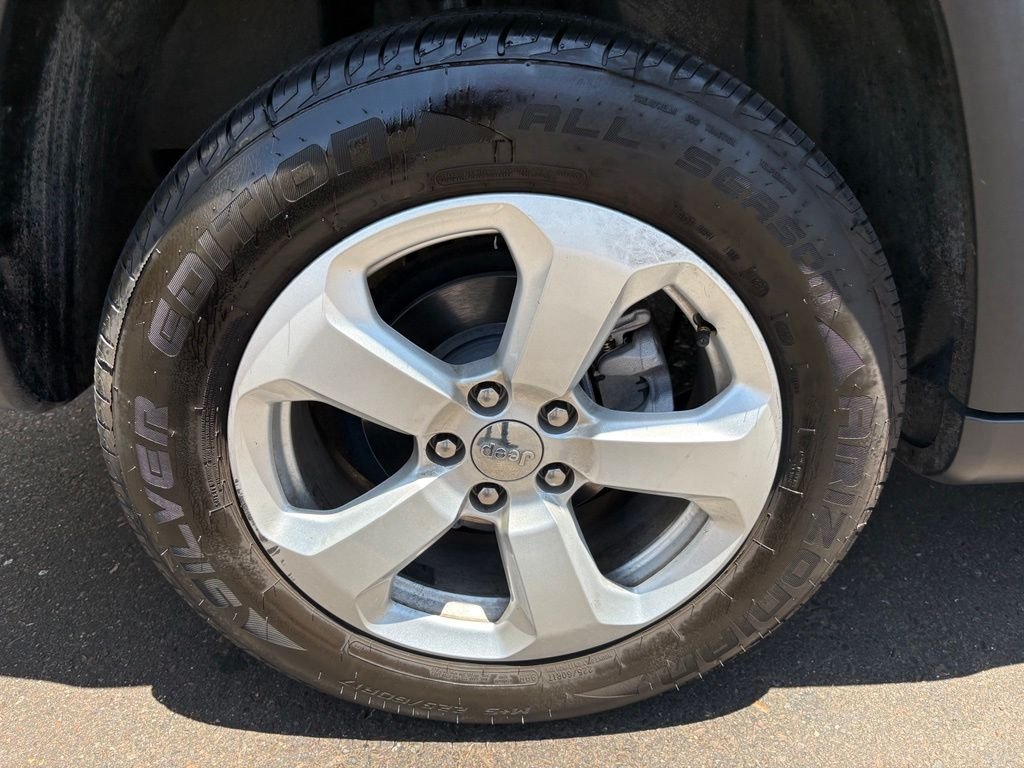 Used 2018 Black Jeep Latitude image 5