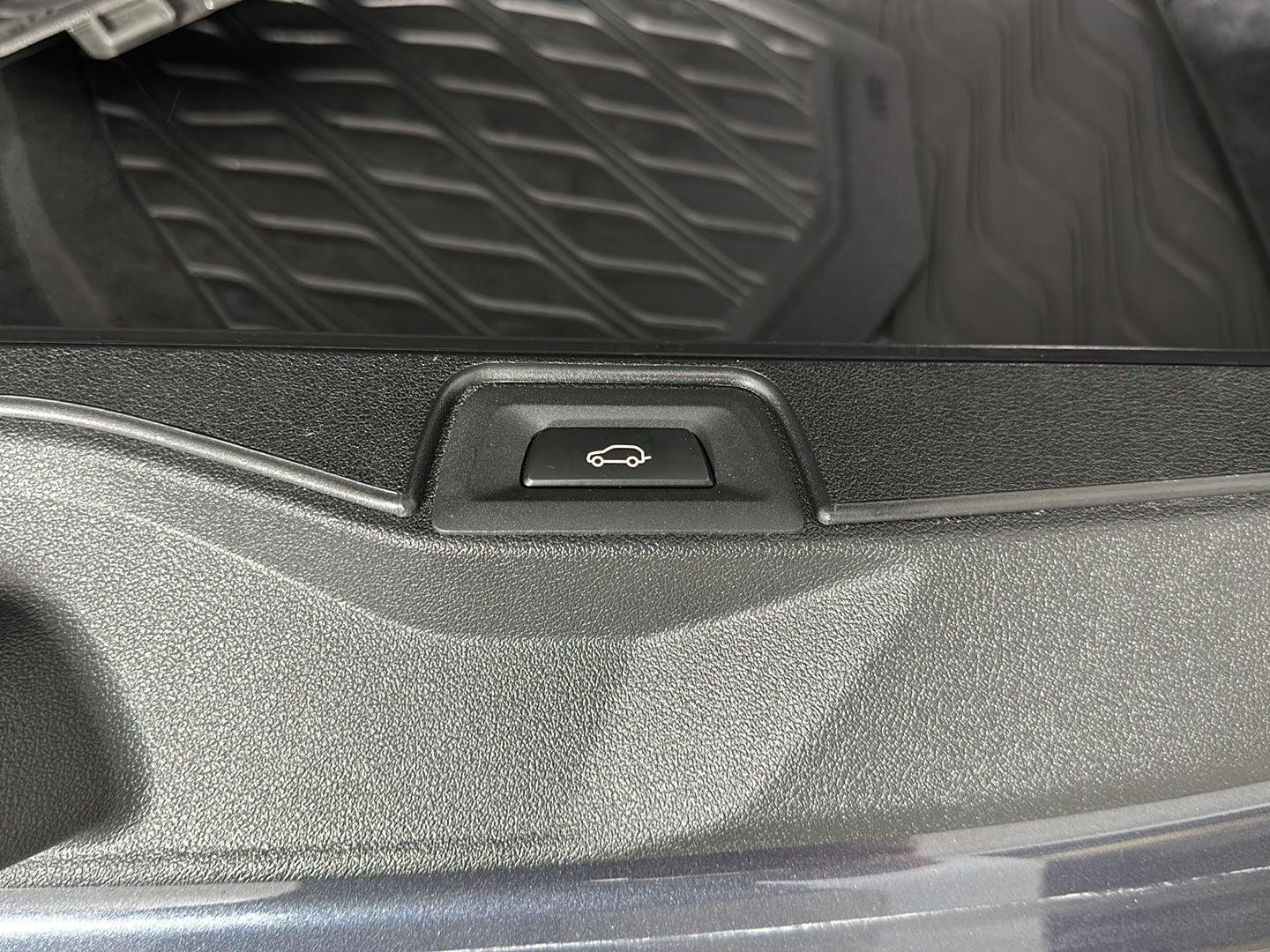Used 2020 Arctic Gray Metallic BMW xDrive40i image 31