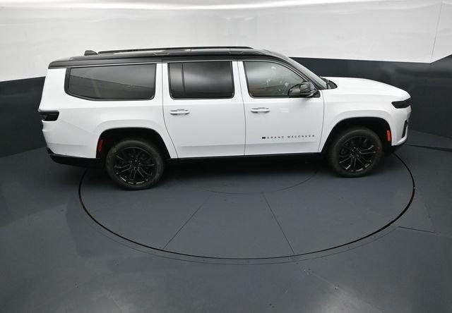New 2026 Bright White Clear-Coat Exterior Paint Jeep Grand Wagoneer image 18