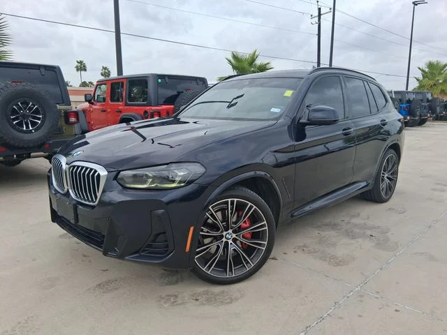 Used 2022 Black BMW sDrive30i image 4