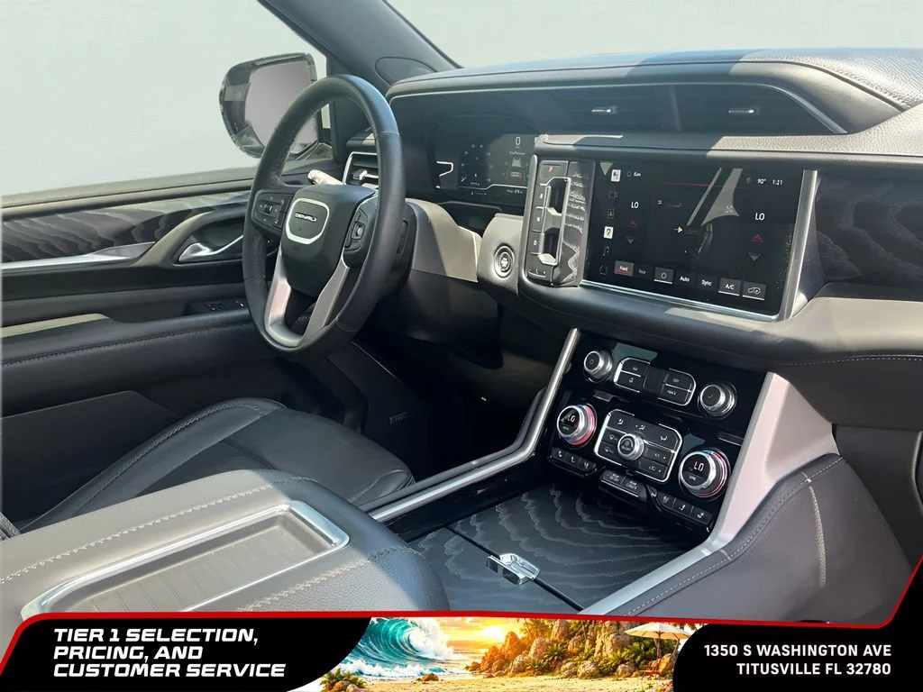 Used 2022 White Frost Tricoat GMC Denali image 17