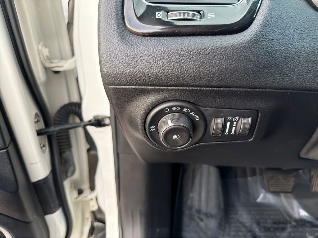 Used 2021 White Clearcoat Jeep Limited image 18