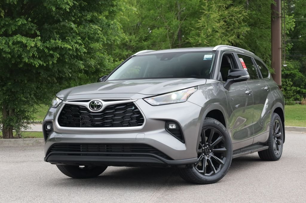 Heavy Metal 1 2026 Toyota Highlander XLE AWD SUV / Crossover All-Wheel Drive