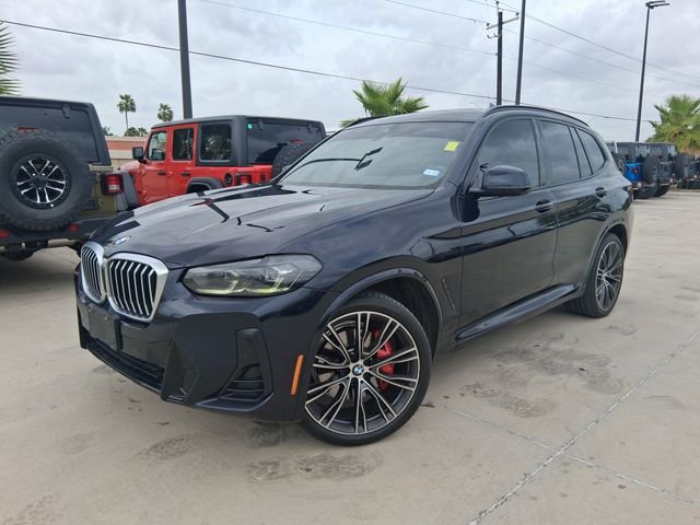 Used 2022 Black BMW sDrive30i image 4