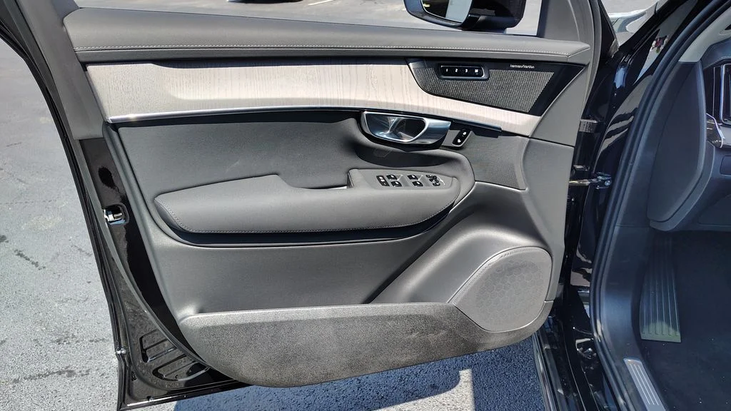 2026 Volvo XC90 Ultra - Photo 8