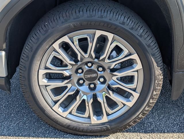 Used 2024 Silver GMC Denali Ultimate image 13