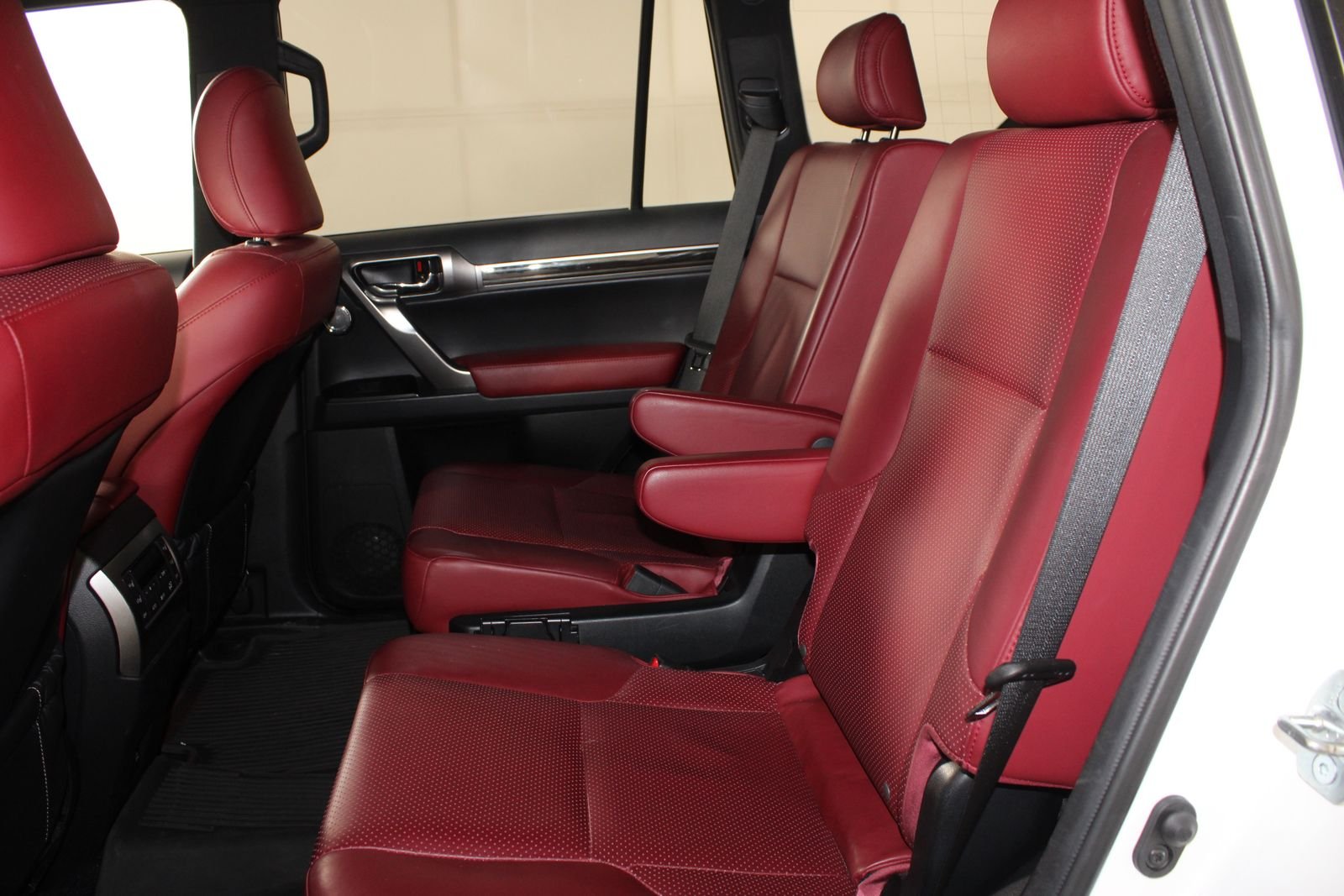 Used 2022  Lexus 460 Luxury image 8