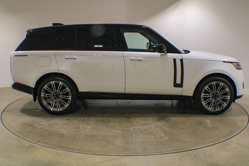 New 2026 Ostuni Pearl White Land Rover SE image 7