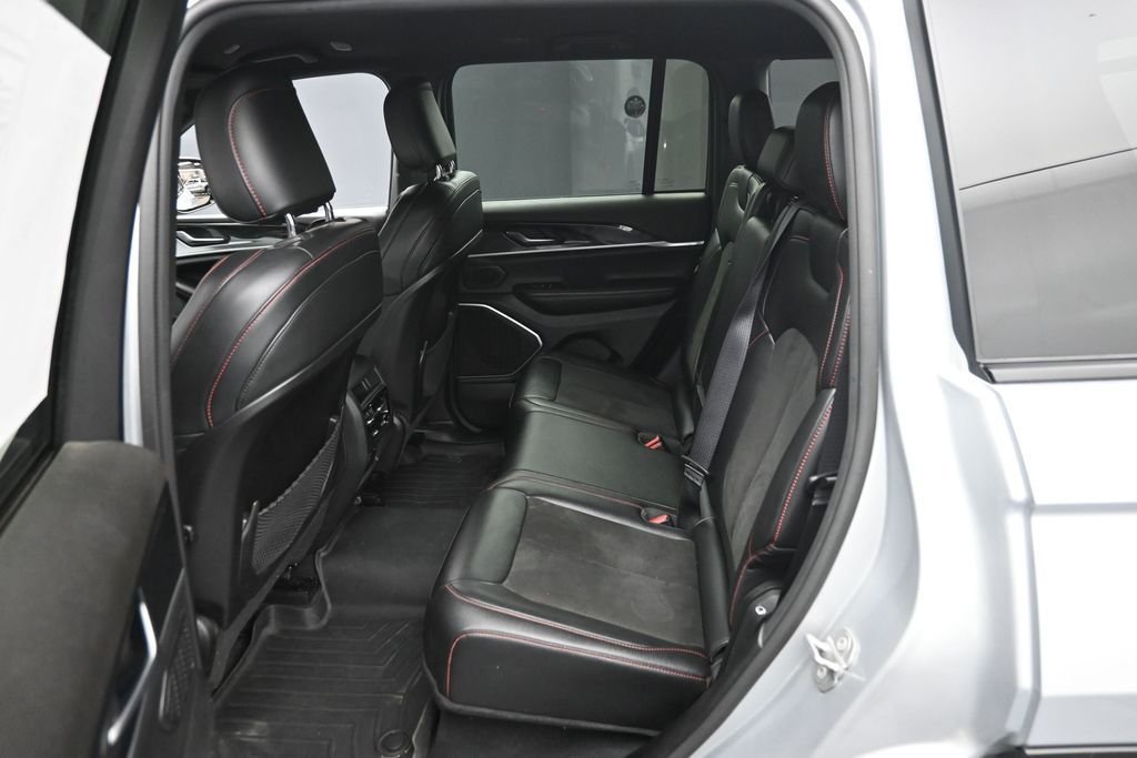 Used 2022 Silver Jeep Trailhawk image 14