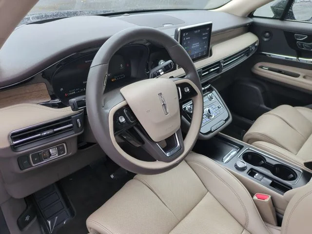 Used 2022 Black Lincoln Reserve image 16