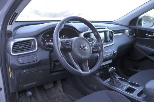 Used 2018 Silver Kia LX image 10