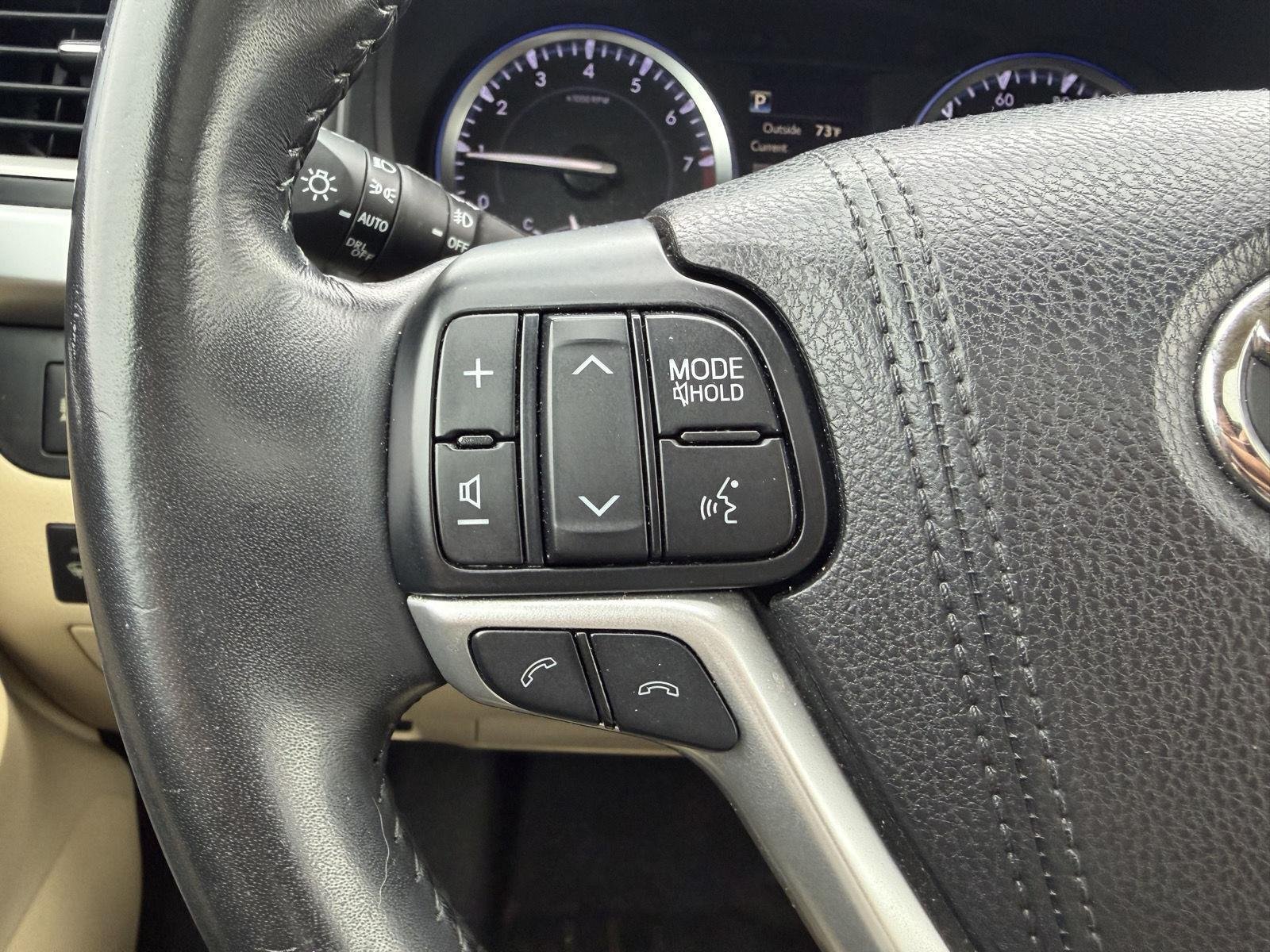 Used 2017 Blizzard Pearl Toyota XLE image 35