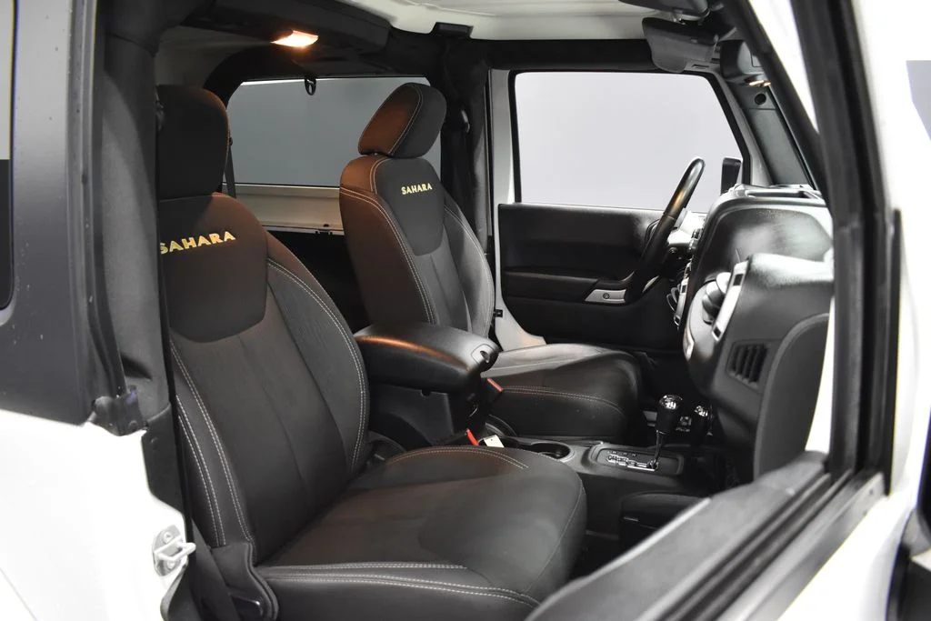Used 2015 White Jeep Sahara image 13