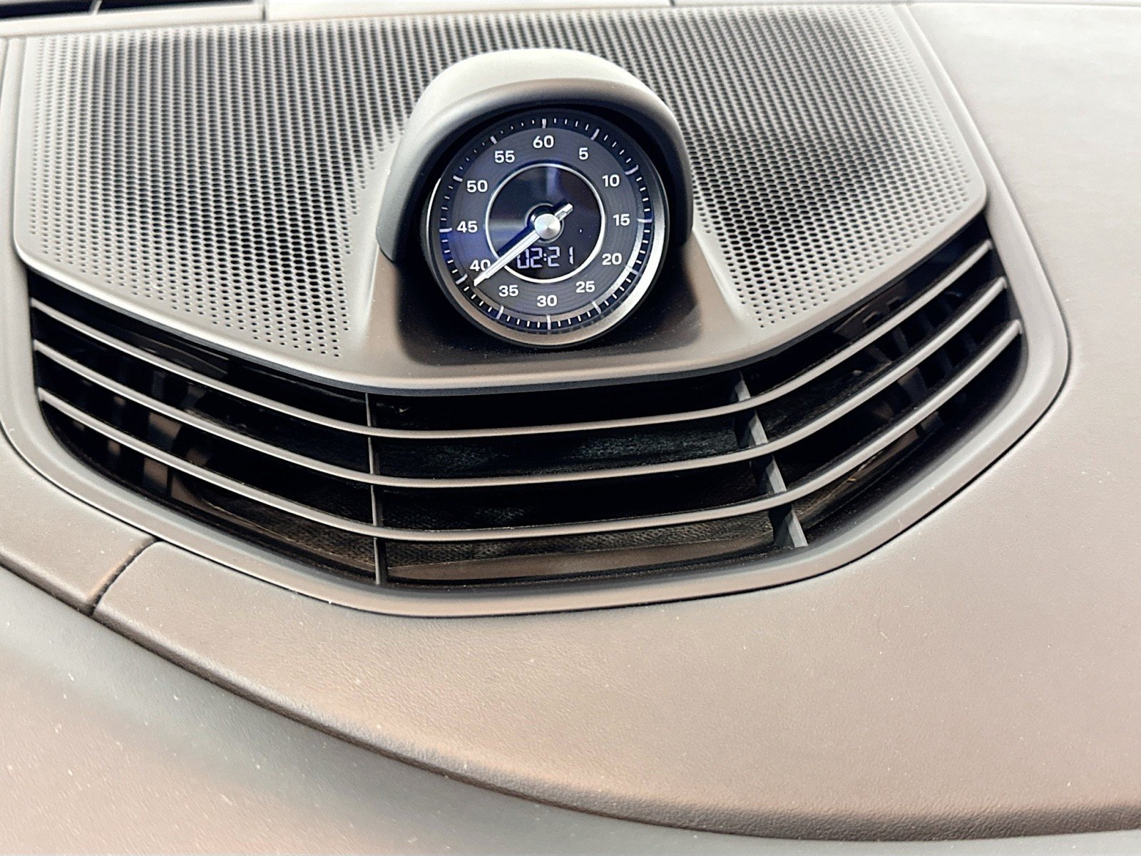 Used 2021 Chalk Porsche Turbo image 29