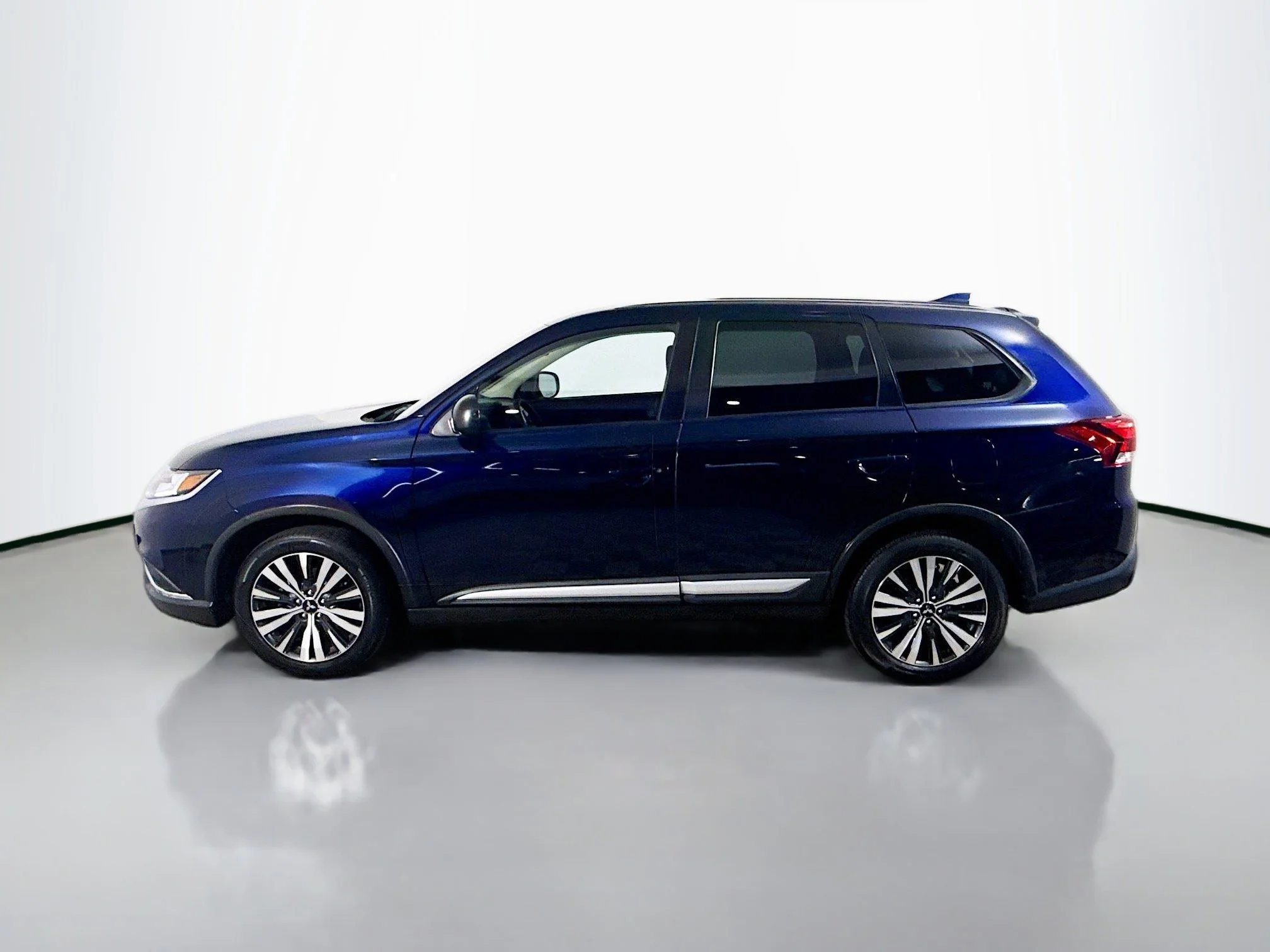 Used 2020 Cosmic Blue Metallic Mitsubishi ES image 4