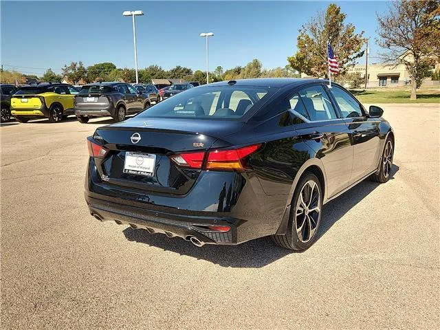 New 2026 KH3 Super Blac Nissan SR Front-Wheel Drive Sedan image 3
