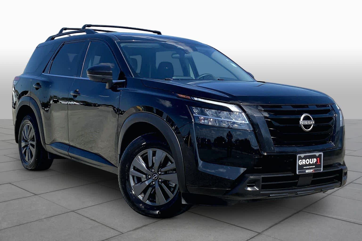 Used 2022 Super Black Nissan SV image 3