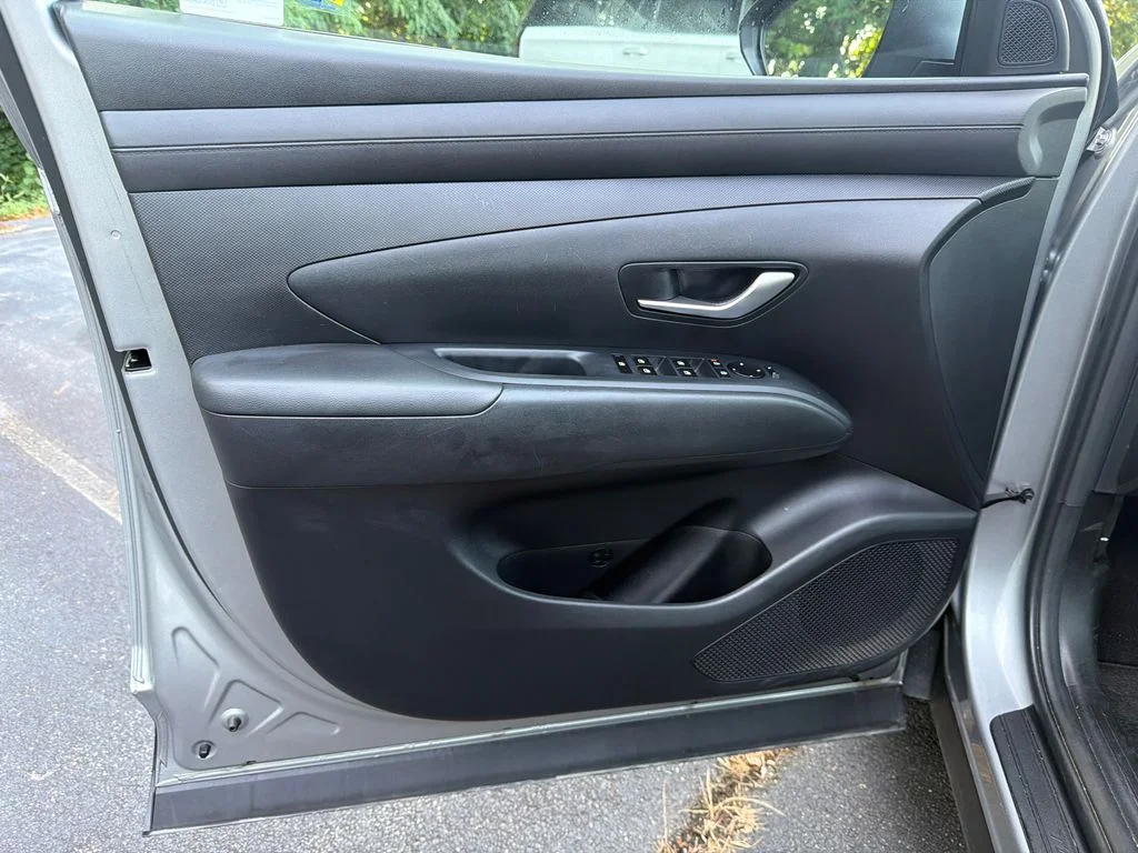 Used 2025 Silver Hyundai SE image 10