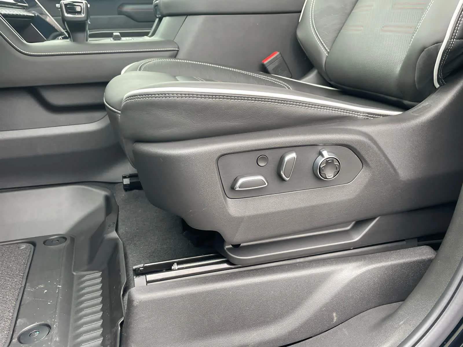 2026 GMC Sierra 1500 AT4X - Photo 17