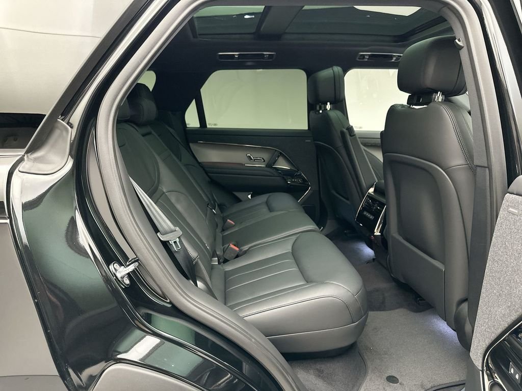 Used 2025 Santorini Black Metallic Land Rover Dynamic SE image 6