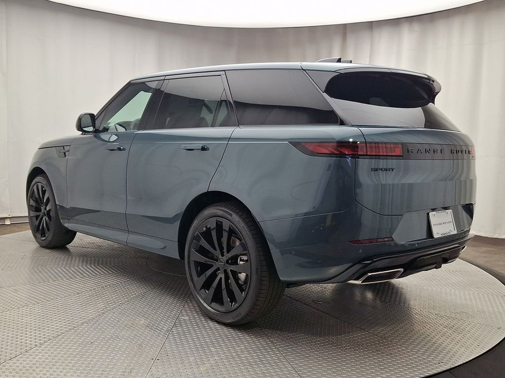 New 2026 Giola Green Metallic Land Rover Dynamic SE image 4