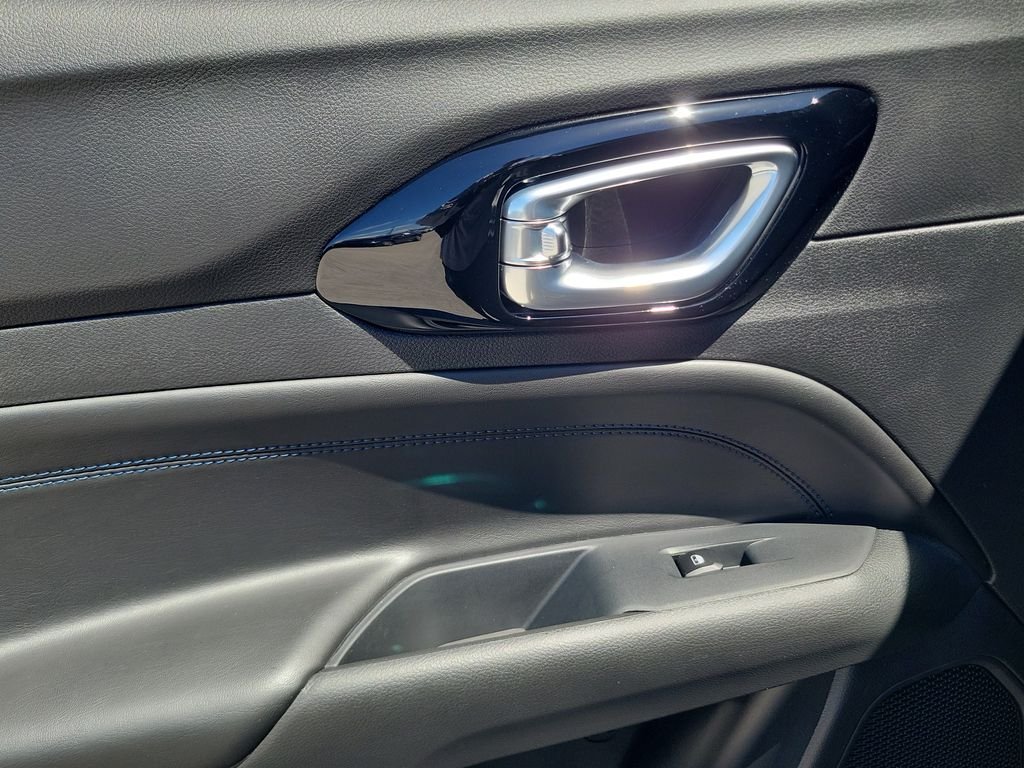 New 2026 Sting-Gray Clearcoat Jeep Latitude image 10