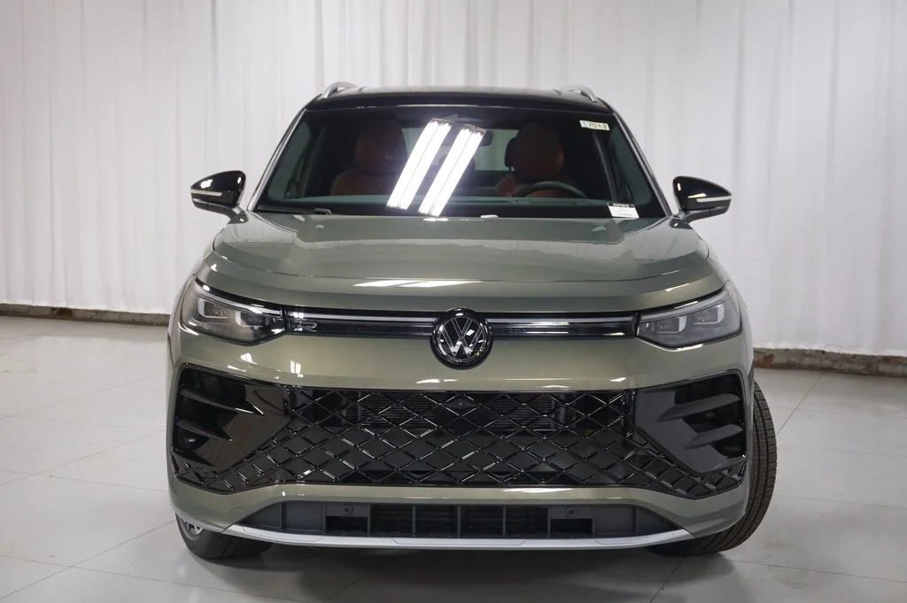 New 2026 Avocado Green w/Deep Black Roof Volkswagen 2.0T SEL R-Line Turbo image 5