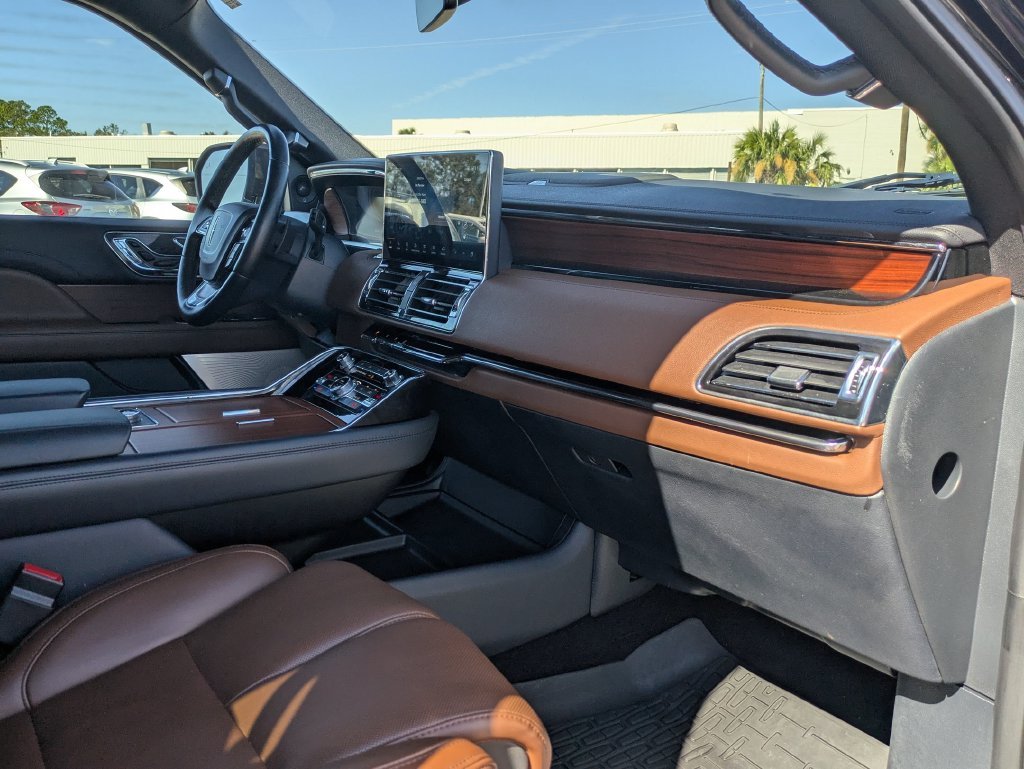 Used 2023 Black Lincoln Reserve image 26