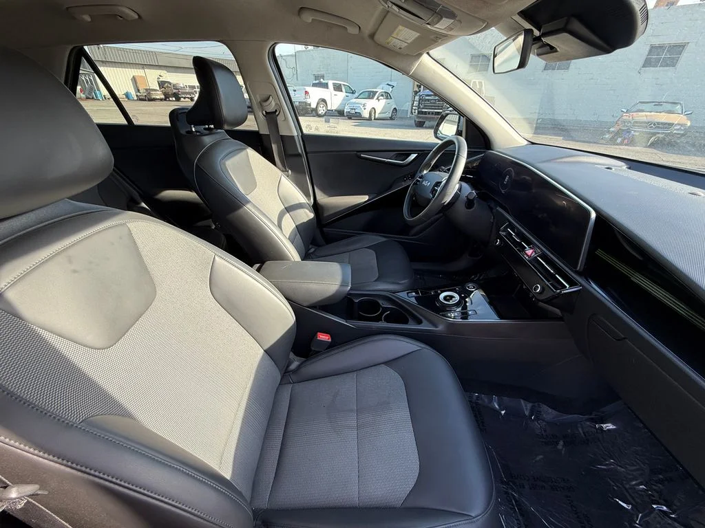 Used 2024 Gray Kia Wind image 16