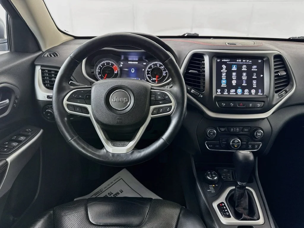 Used 2018 White Jeep Trailhawk image 27