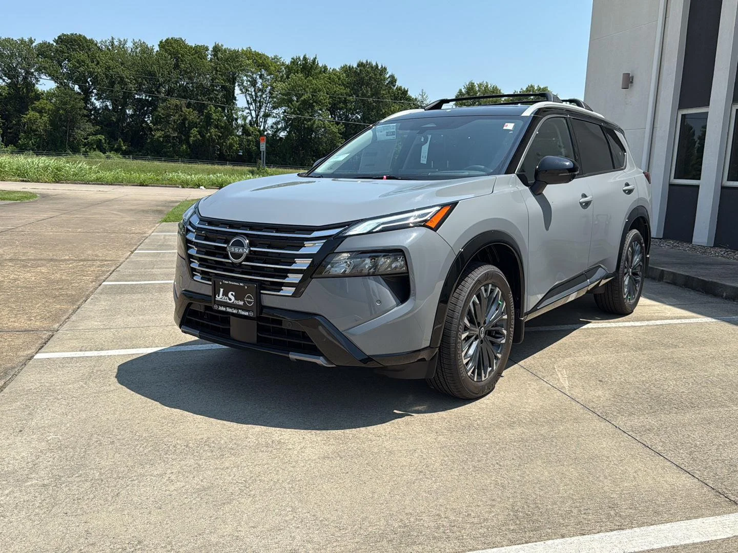 New 2026 Boulder Gray Pearl/Super Black Nissan Platinum image 3